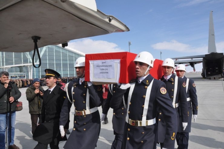 Karslı Şehidin Cenazesi Memleketine Getirildi