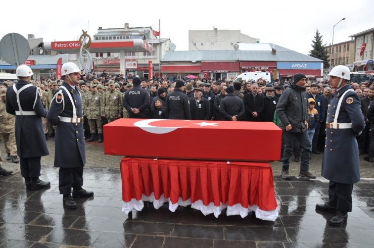 Karslı Asker İçin Hüzünlü Cenaze Töreni