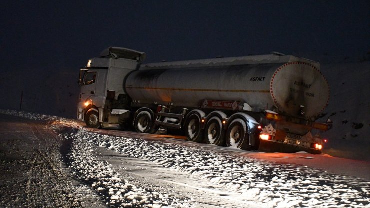 Tendürek Geçidi'nde Ulaşım Aksadı