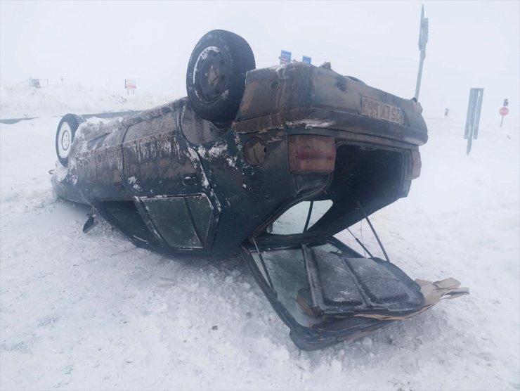 Sarıkamış’ta Trafik Kazası: 3 Yaralı