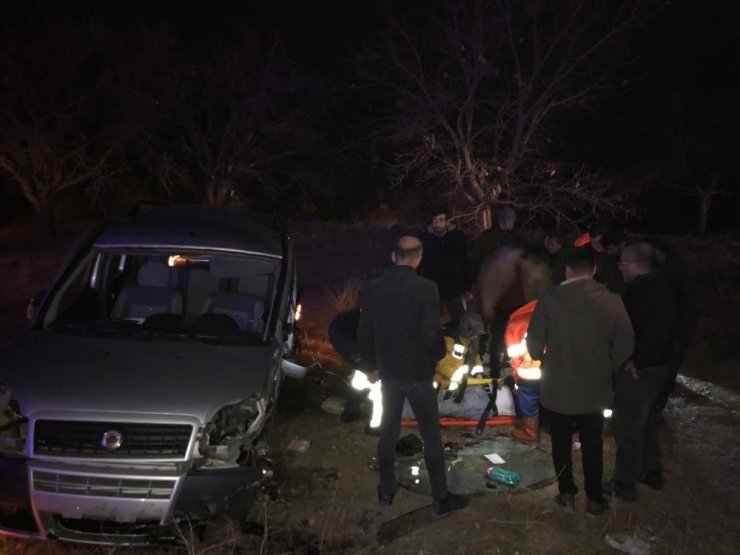 Kars’ta Otomobil Şarampole Uçtu: 2 Yaralı