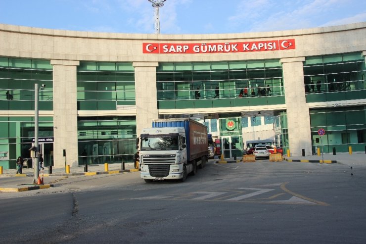 Sarp'ta TIR Kuyruğu 12 km’ye Ulaştı