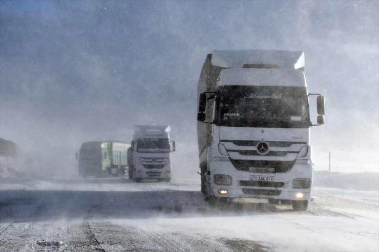 Tendürek Geçidi'nde Ulaşıma Kar Ve Tipi Engeli