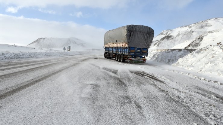 Tendürek Geçidi'nde Ulaşıma Kar Ve Tipi Engeli