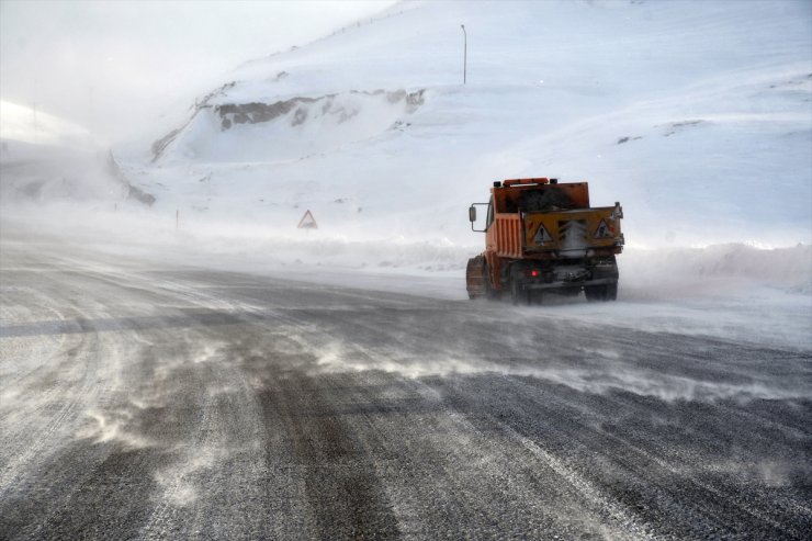 Tendürek Geçidi'nde Ulaşıma Kar Ve Tipi Engeli