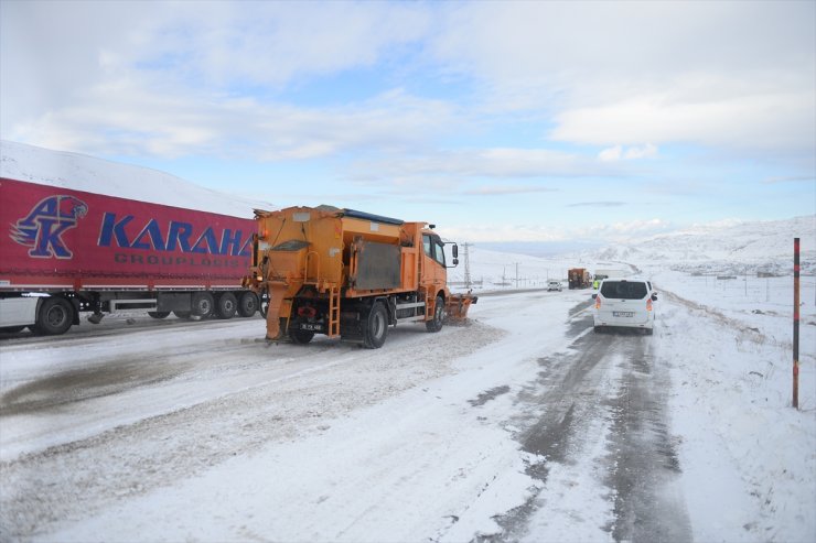 Iğdır-Ağrı Yolu Ulaşıma Kapandı