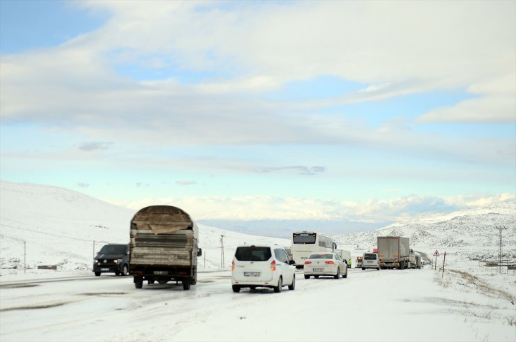 Iğdır-Ağrı Yolu Ulaşıma Kapandı