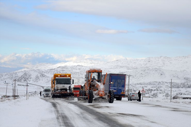 Iğdır-Ağrı Yolu Ulaşıma Kapandı