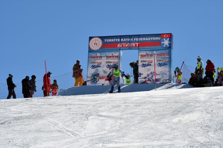 Sarıkamış’ta Alp Disiplini Kayak Yarışları
