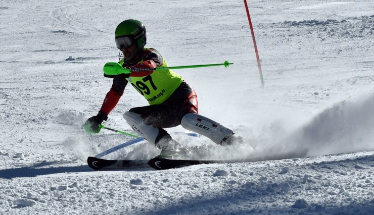 Sarıkamış’ta Alp Disiplini Kayak Yarışları