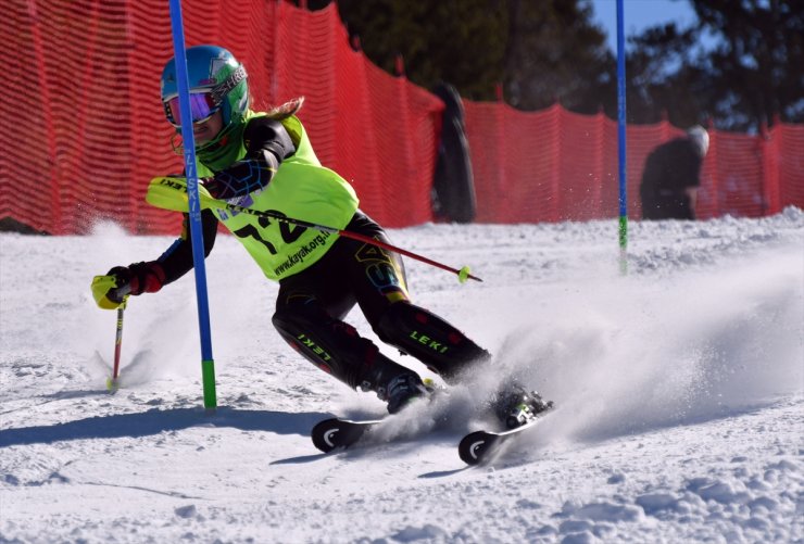 Sarıkamış’ta Alp Disiplini Kayak Yarışları