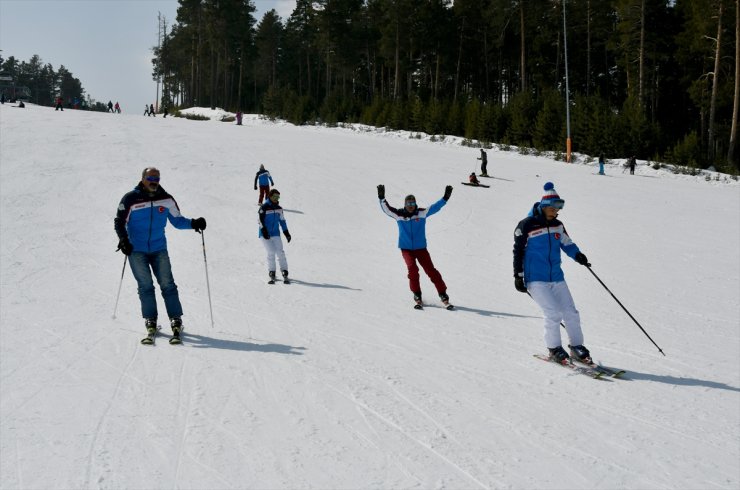 ‘Kadınlar Günü’nde Kayak Gösterisi Yapıldı