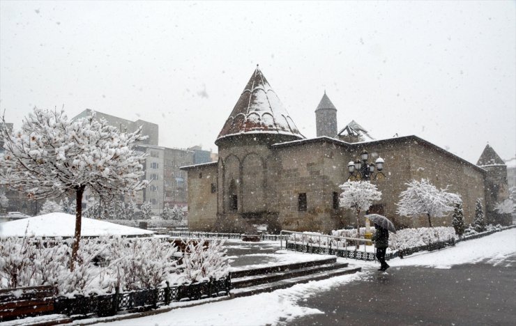 Doğu Anadolu'da Kar Yağışı Etkili Oluyor