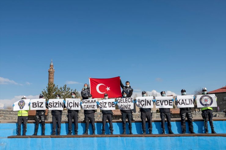 Kars’ta Polis ‘Evde Kalın’ Çağrısı Yaptı