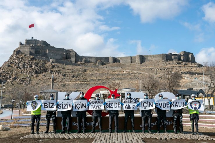 Kars’ta Polis ‘Evde Kalın’ Çağrısı Yaptı