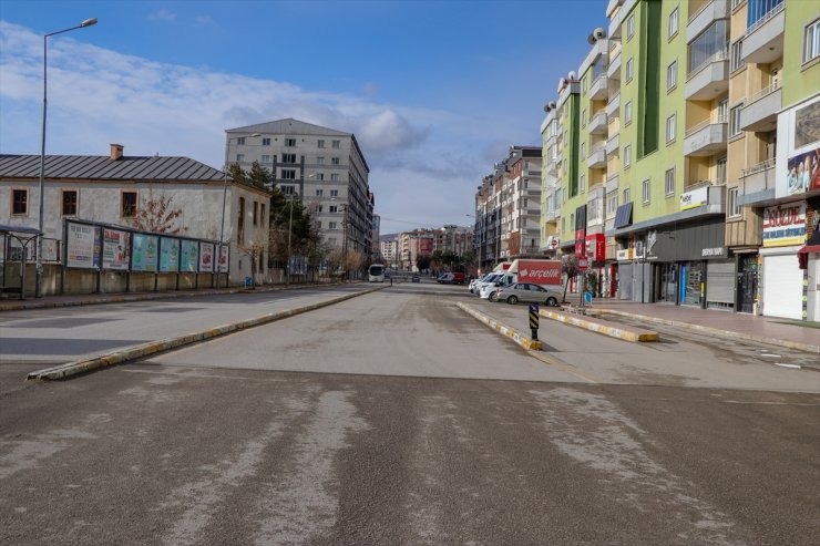 Van'da Sokağa Çıkma Yasağının Ardından Caddeler Boş Kaldı