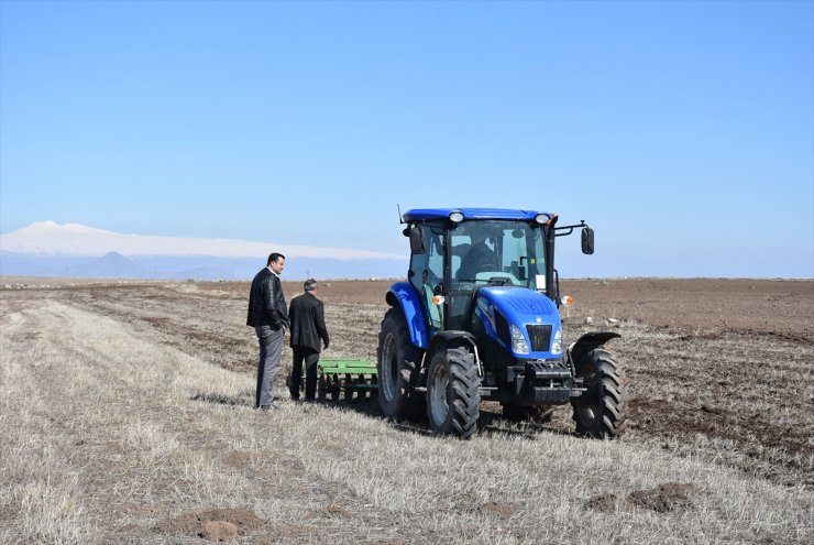 Kars'ta Tarla Sürümü ve Ekimi Başladı