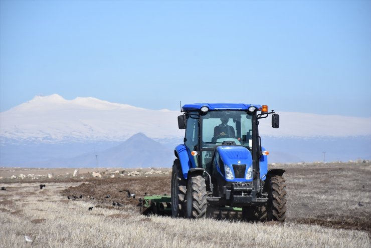 Kars'ta Tarla Sürümü ve Ekimi Başladı