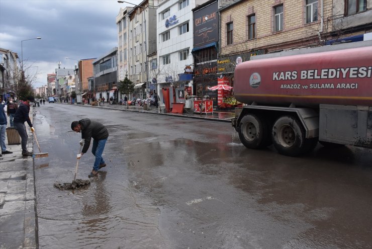 Bazı Caddeler Yıkanarak Dezenfekte Edildi