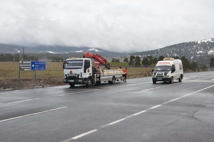 Sarıkamış-Horasan Yolu Trafiğe Kapandı