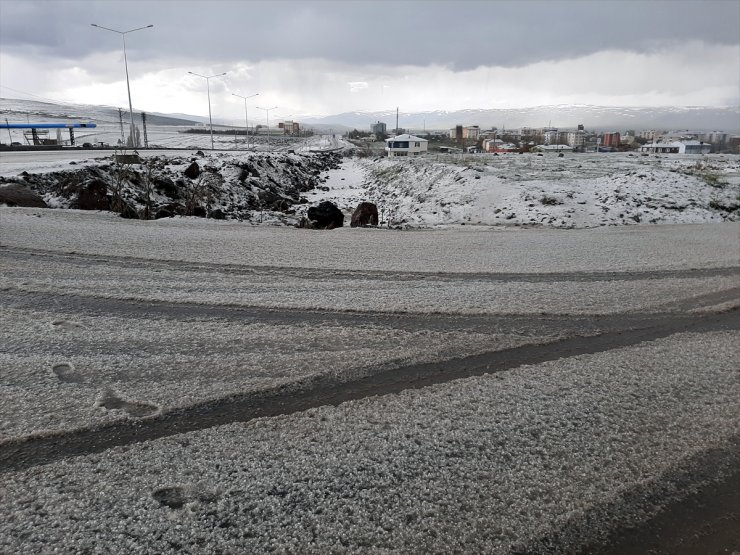 Ardahan'da Dolu Etkili Oldu