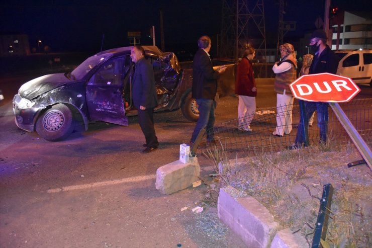 Kars'ta Trafik Kazası: 2 Yaralı