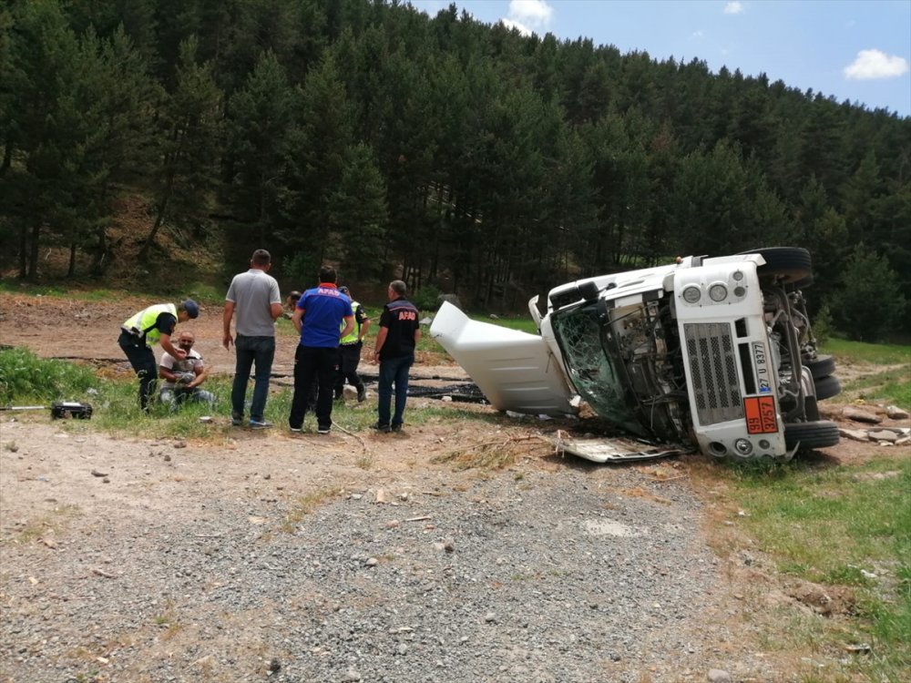 Sarıkamış'ta Zift Yüklü Tanker Devrildi