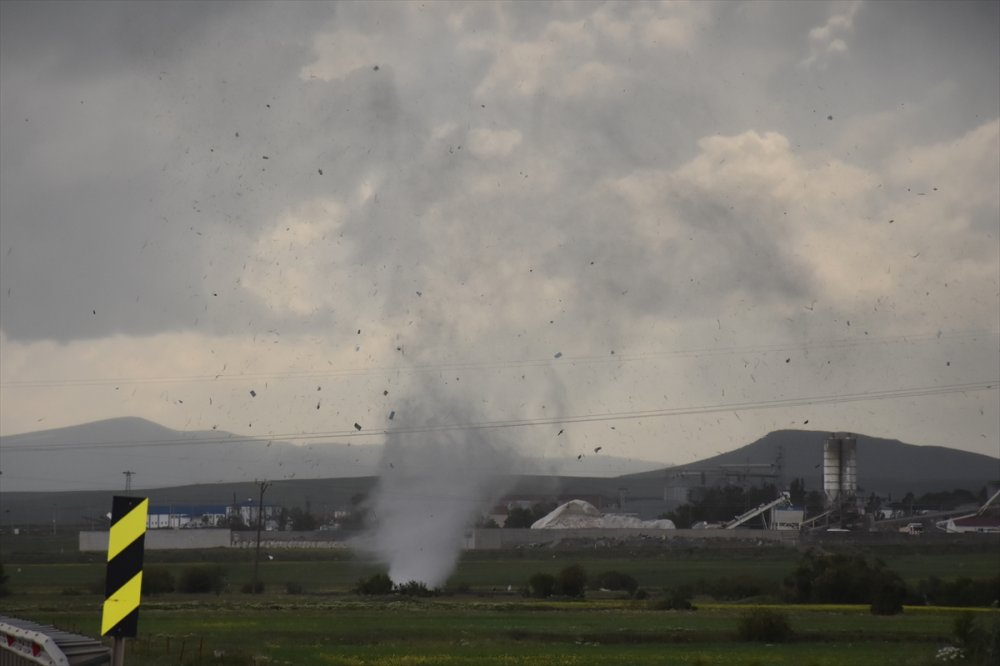 Kars’ta Şiddetli Rüzgar ve Hortum