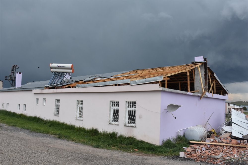 Kars’ta Şiddetli Rüzgar ve Hortum