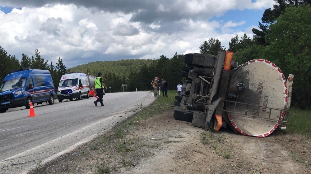 Sarıkamış’ta Tanker Devrildi: 1 Yaralı