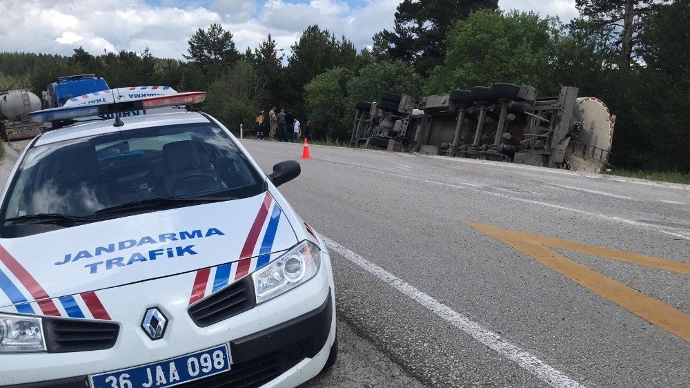 Sarıkamış’ta Tanker Devrildi: 1 Yaralı