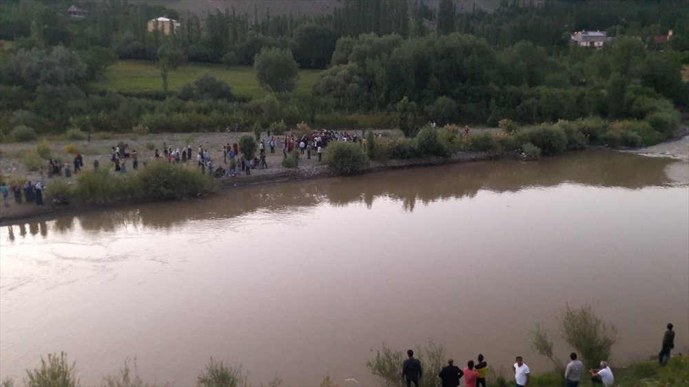 16 Yaşındaki Çocuk Aras Nehri'nde Kayboldu