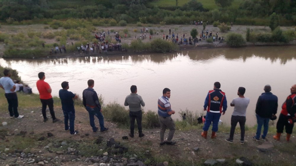 16 Yaşındaki Çocuk Aras Nehri'nde Kayboldu