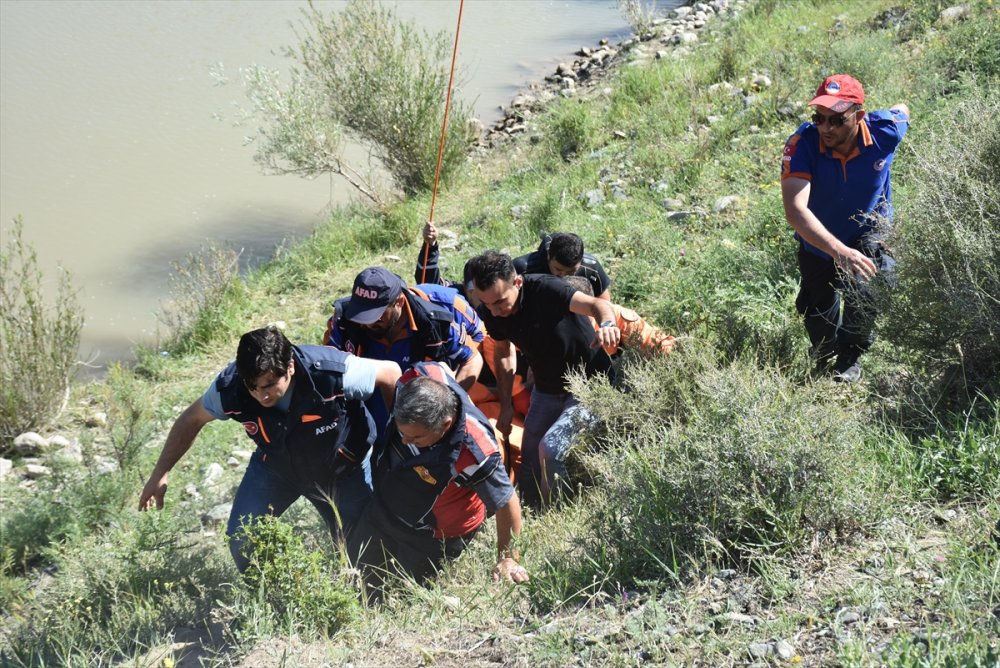 Serinlemek İçin Aras Nehrin'e Giren Gencin Cesedi Bulundu