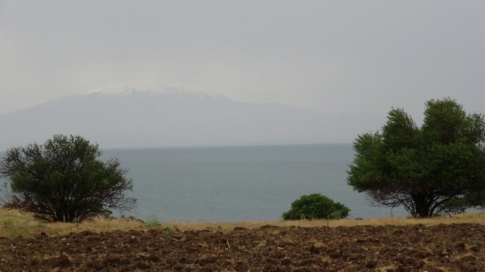 Süphan Dağı’na Temmuz'da Kar Yağdı