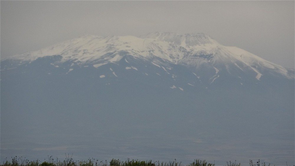 Süphan Dağı’na Temmuz'da Kar Yağdı