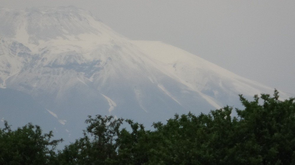 Süphan Dağı’na Temmuz'da Kar Yağdı