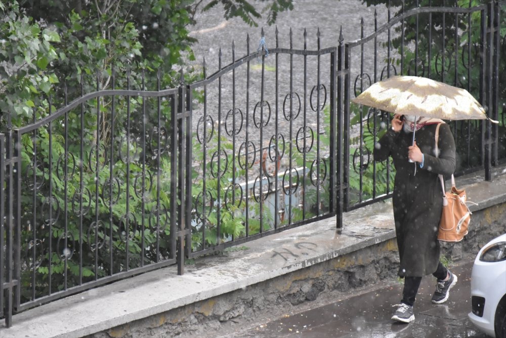 Kars'ta Sağanak Yağış ve Dolu