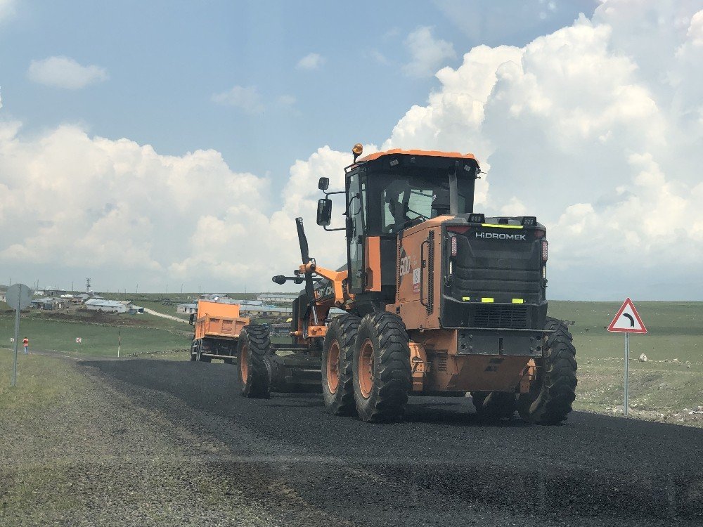 Kars’ta 'Bozulan Yollar' Onarılıyor