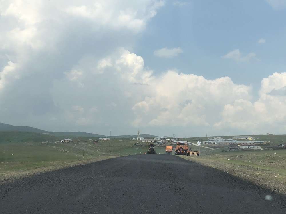 Kars’ta 'Bozulan Yollar' Onarılıyor