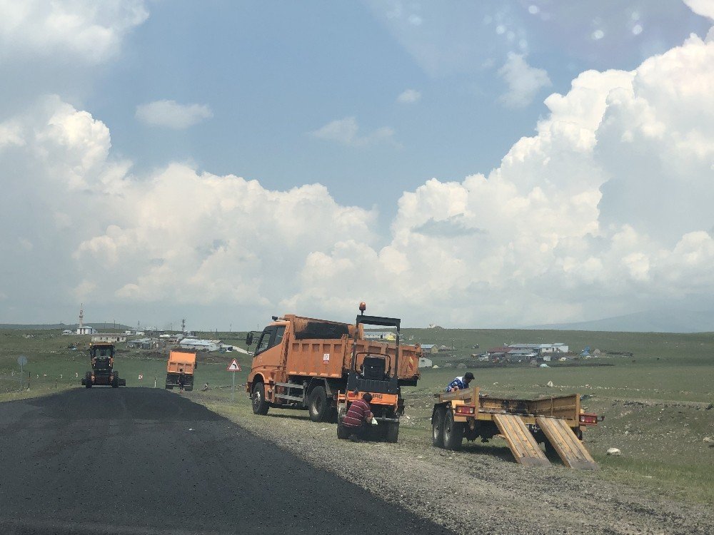 Kars’ta 'Bozulan Yollar' Onarılıyor