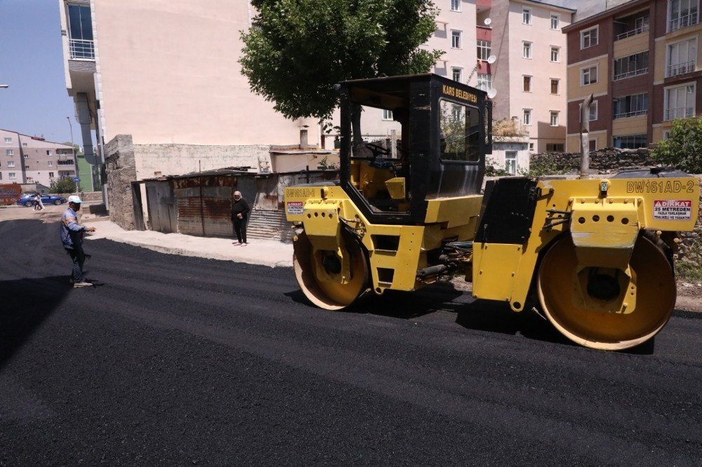 Kars Belediyesi | Bozulan Yollara 'Yama' Yapılıyor