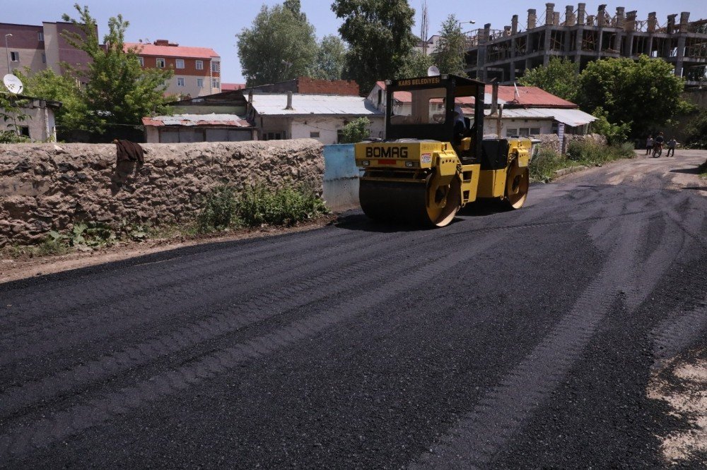 Kars Belediyesi | Bozulan Yollara 'Yama' Yapılıyor