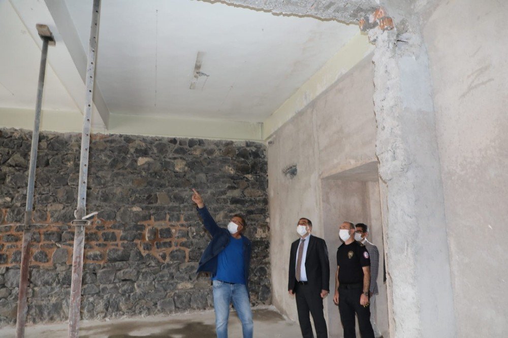 Kars’ta Tarihi Binada Restorasyon Çalışmaları Devam Ediyor