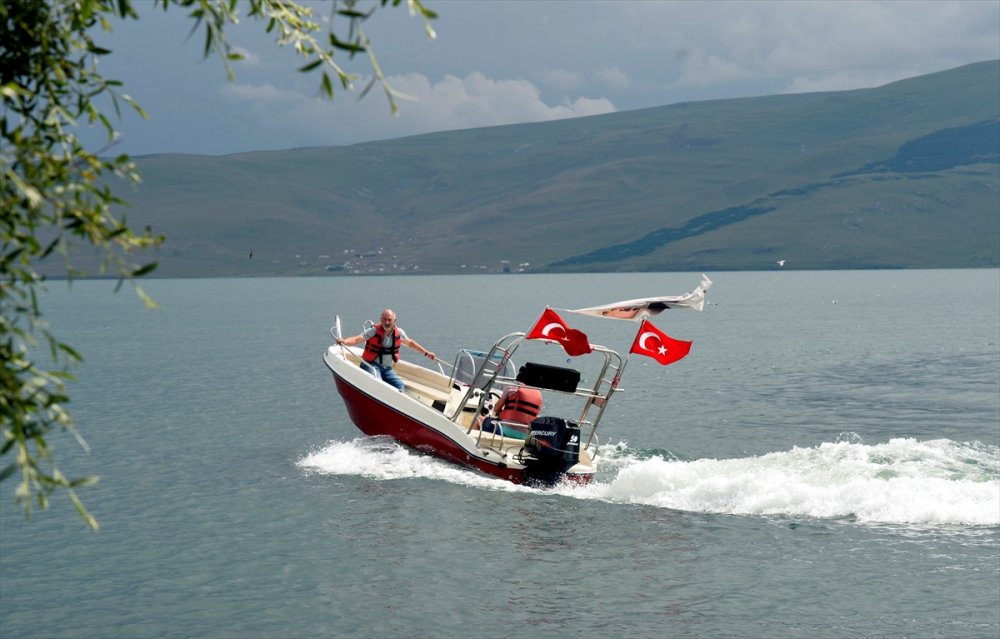 Çıldır Gölü'nde 'Tekne Turları' Başladı