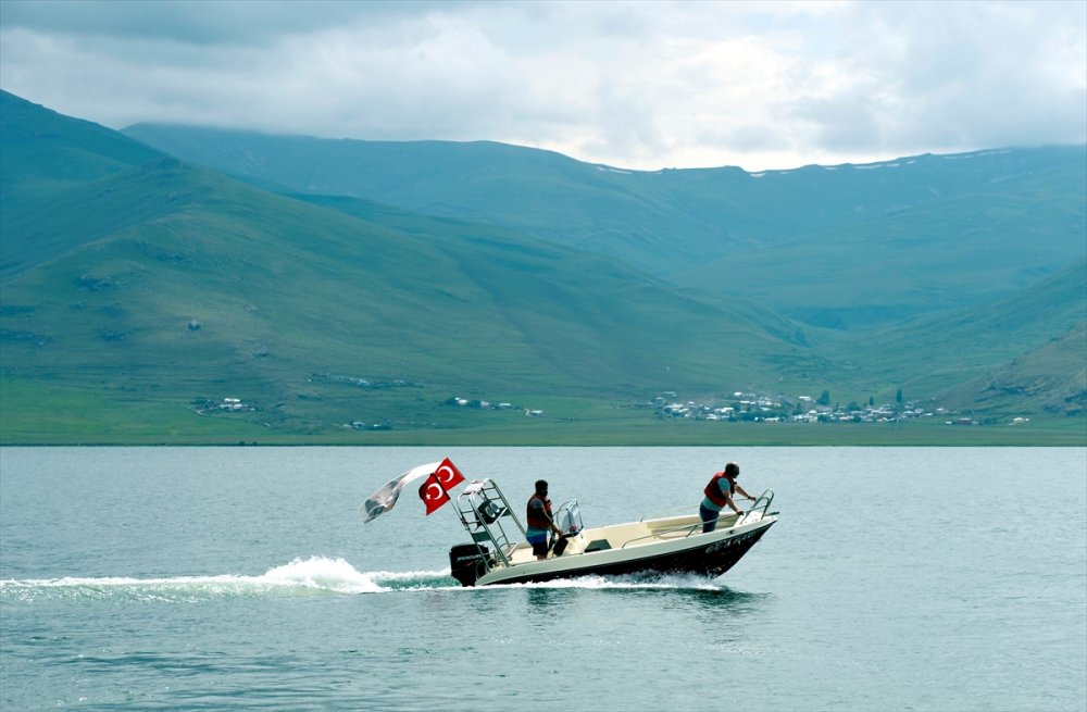 Çıldır Gölü'nde 'Tekne Turları' Başladı