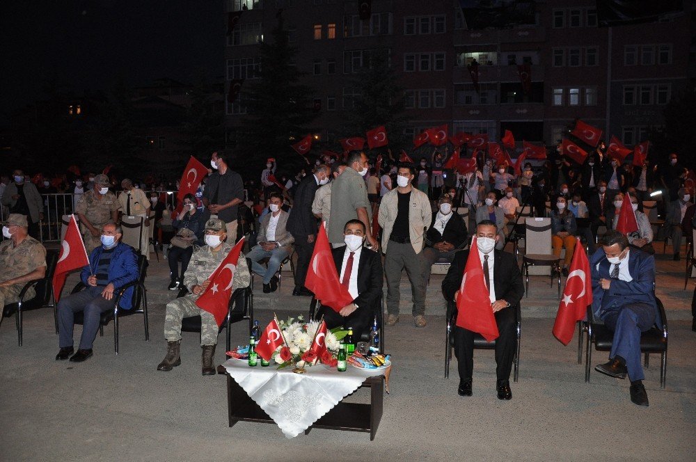 Karslılar 15 Temmuz Şehitlerini Andı