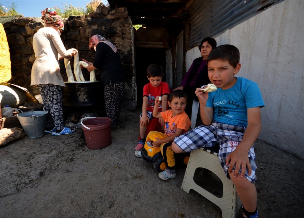 Kars'ın Asırlık Lezzeti 'Çeçil Peyniri'