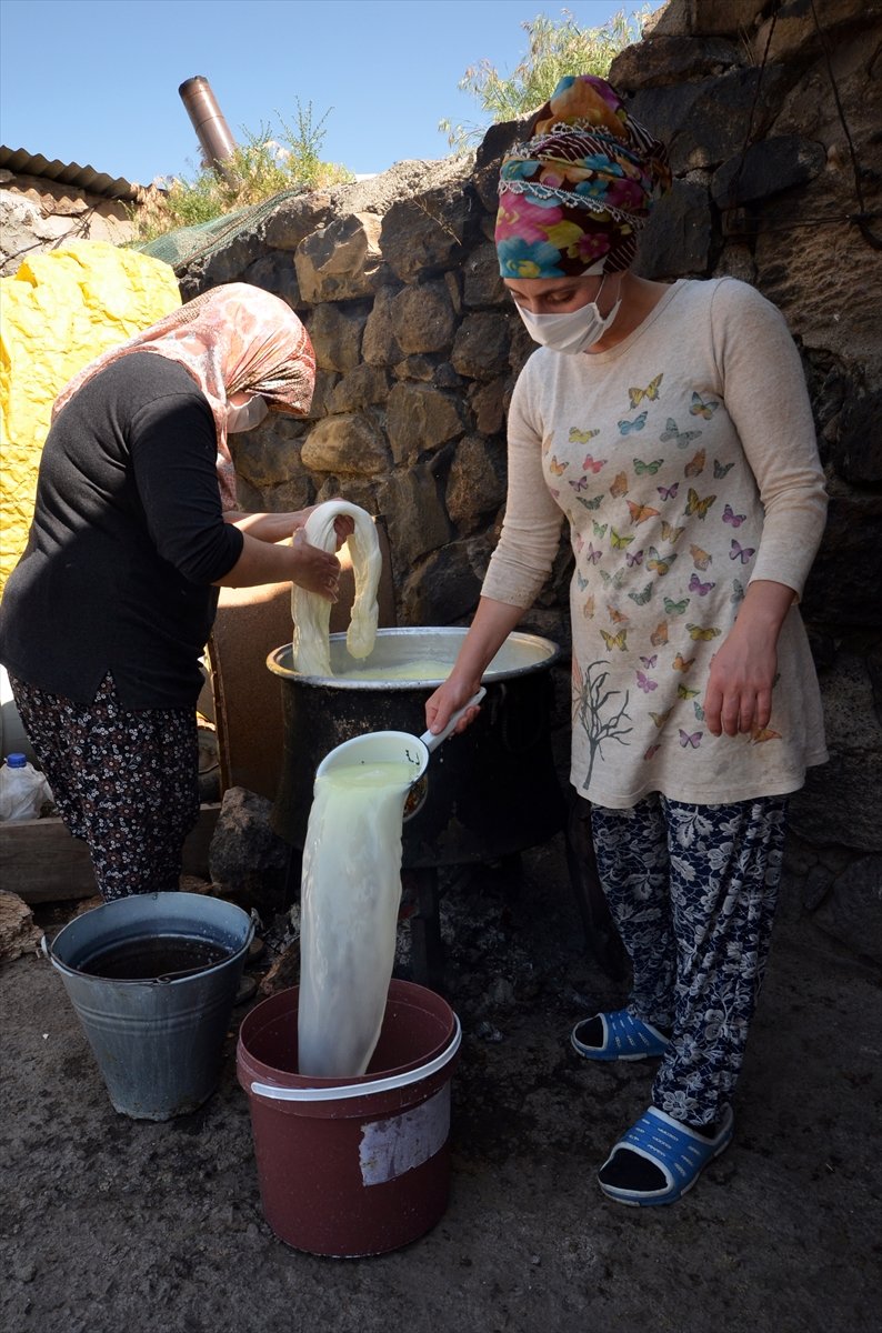 Kars'ın Asırlık Lezzeti 'Çeçil Peyniri'