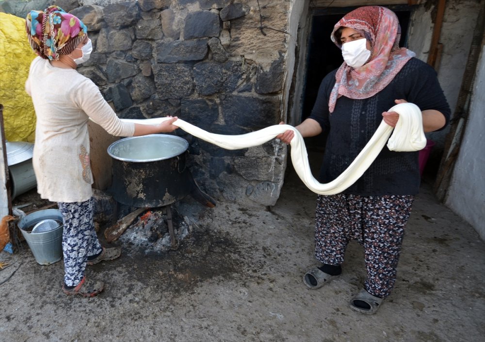 Kars'ın Asırlık Lezzeti 'Çeçil Peyniri'